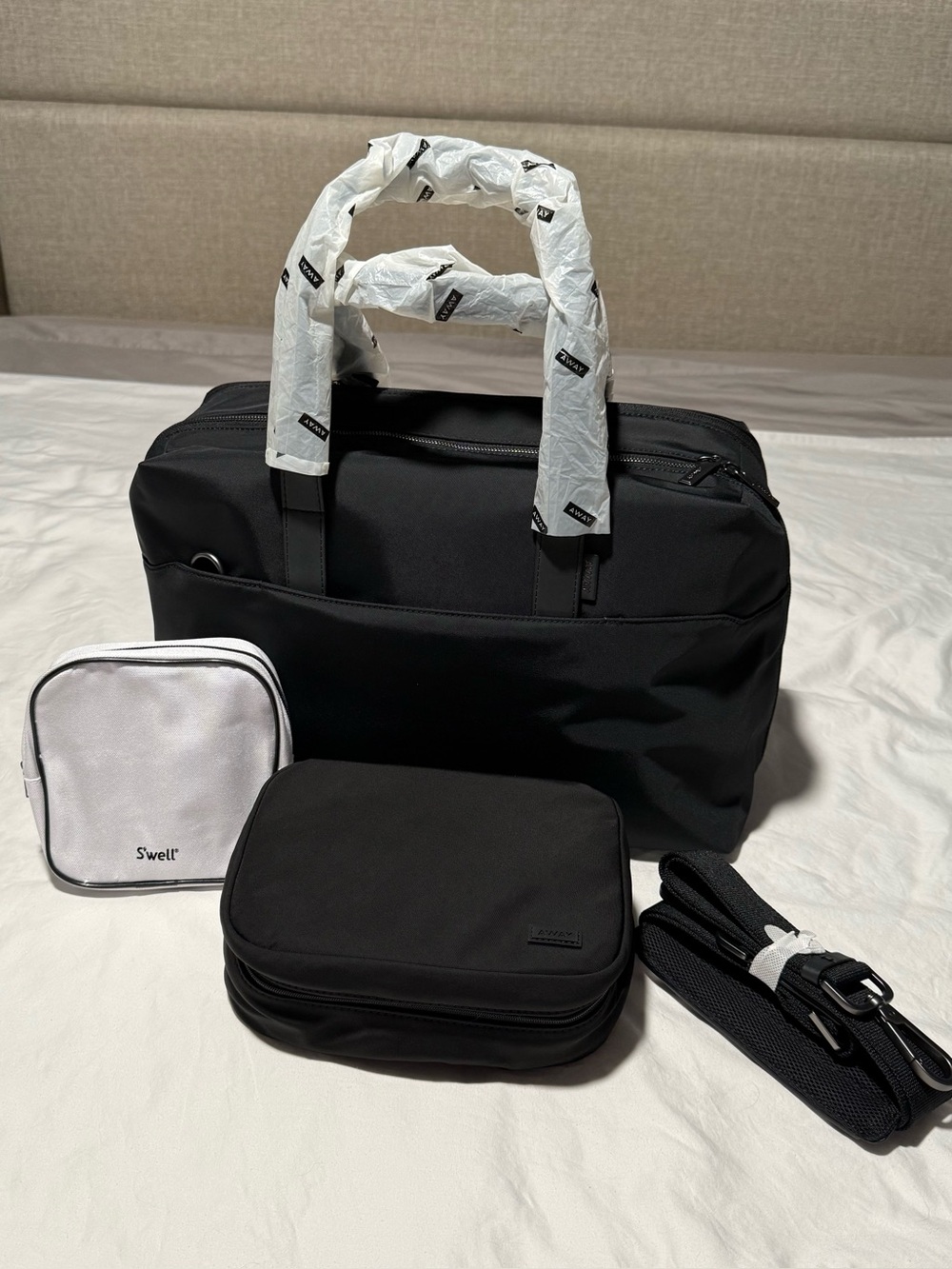 BNWT Away Travel Set Everywhere Bag Small Toiletry Bag S’well Bottle Set Black